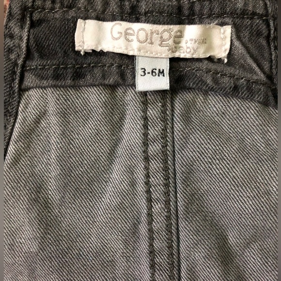 2/15• Denim camo overalls• Baby clothing•3-6 M - Picture 5 of 7